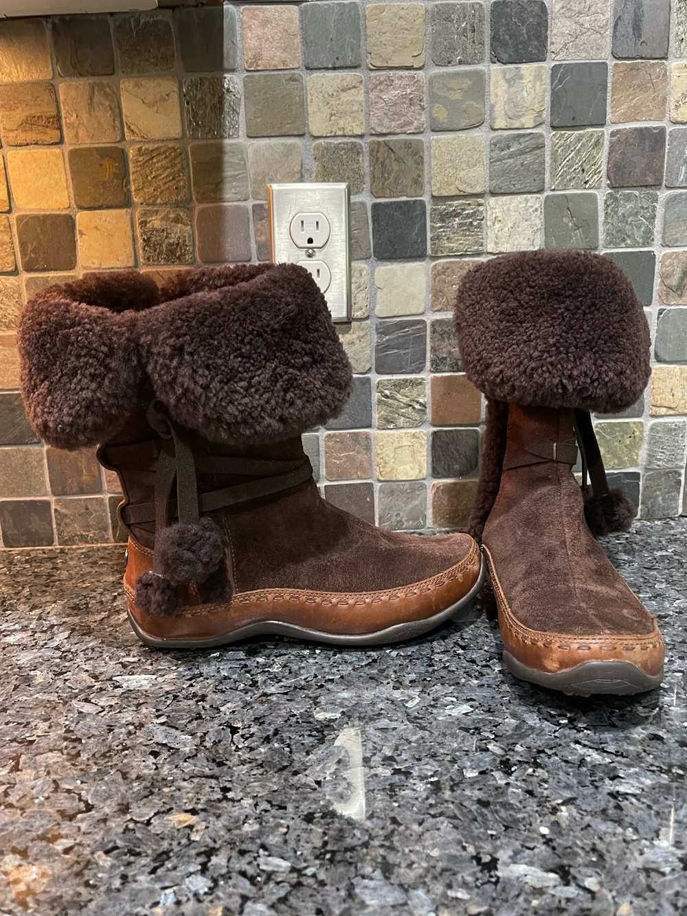 The North Face Isabel II Boots Waterproof Dark Brown Suede Shearling Cuff 6
